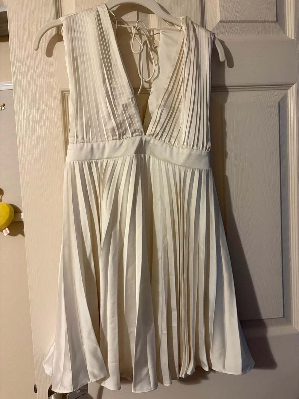Abercrombie & Fitch Pleated V-Neck Mini white Dress